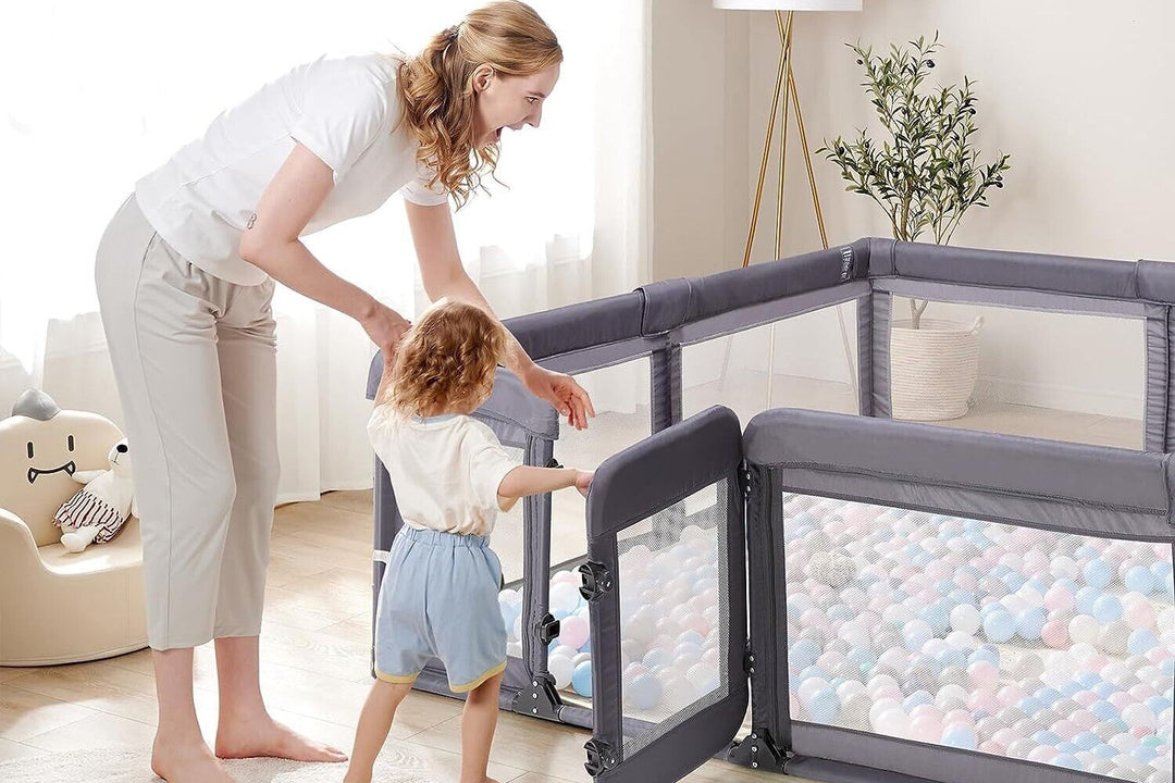 Parc pour bébé accessible aux adultes