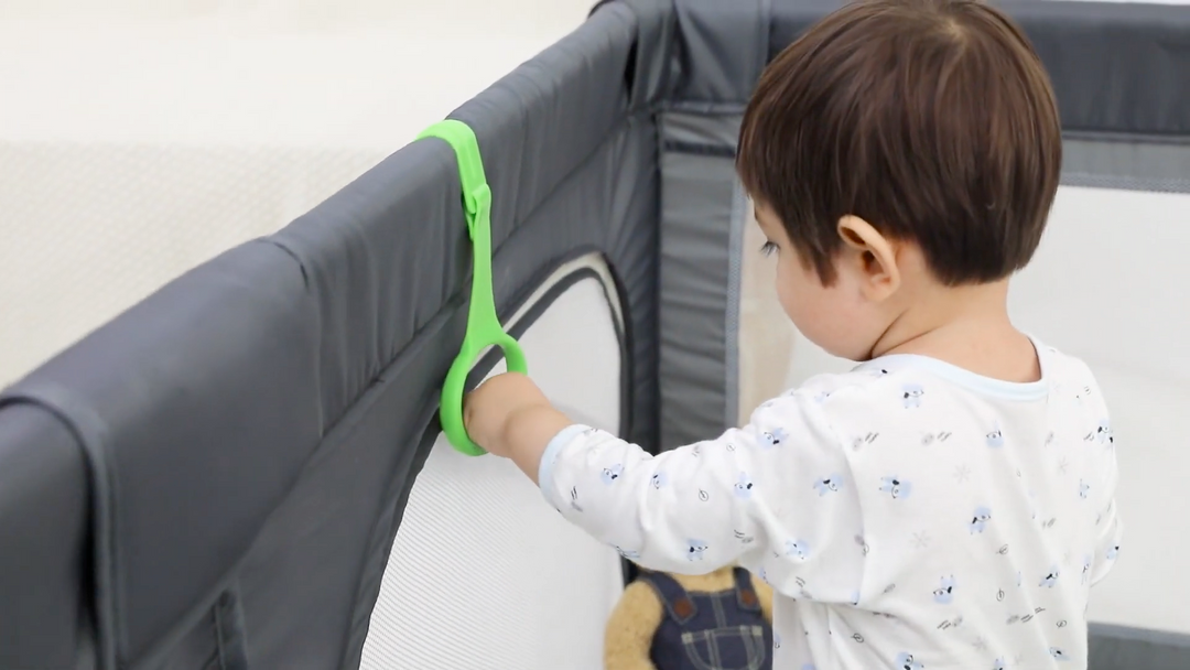 Parc pour bébé accessible aux adultes